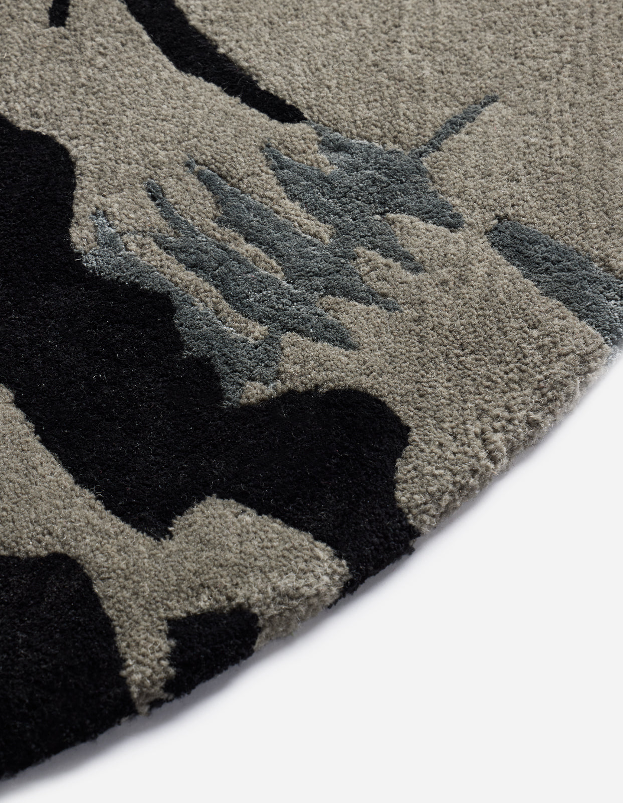 1535 XL DPM: Bonsai Forest Circular Rug Subdued Night