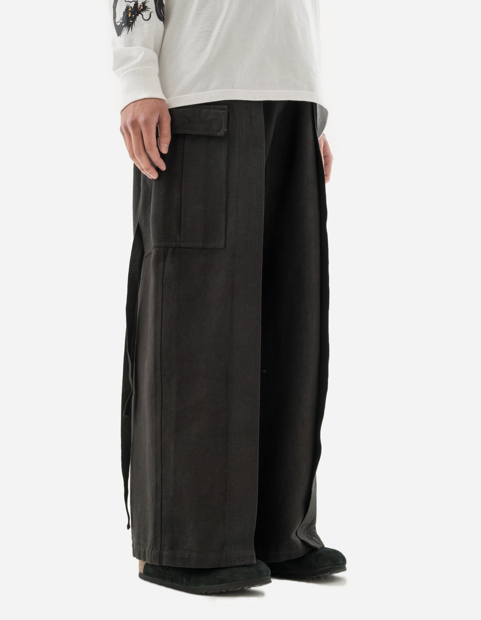 5329 Hakama Cargo Track Pants Black