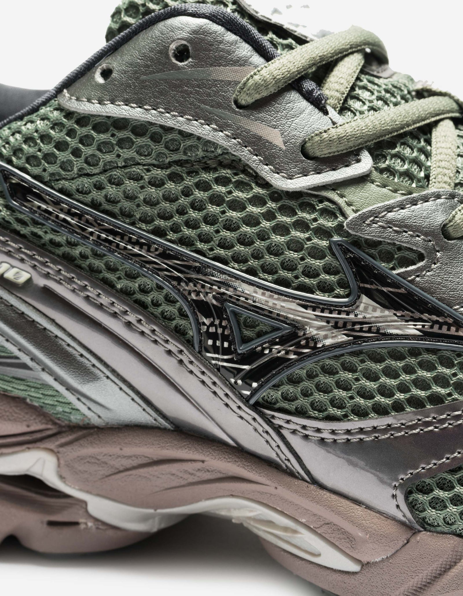 Wave Rider 10 Agave Green/Black Sand/Metallic Gray