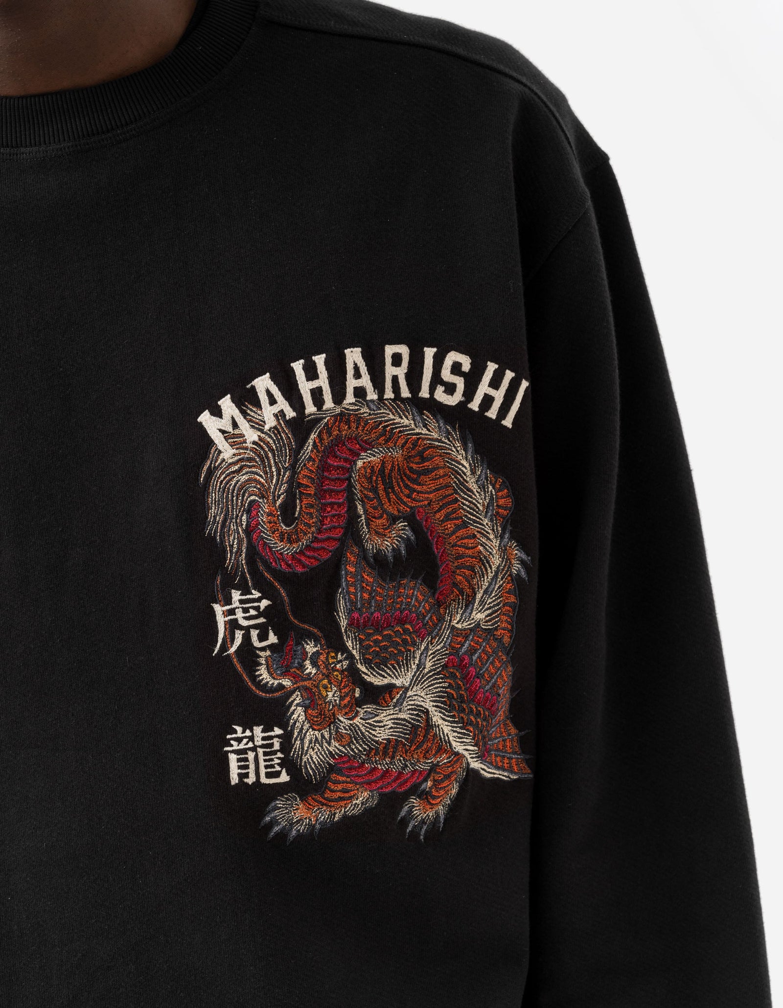 6097 Tiger Dragon Tour Crew Sweat Black